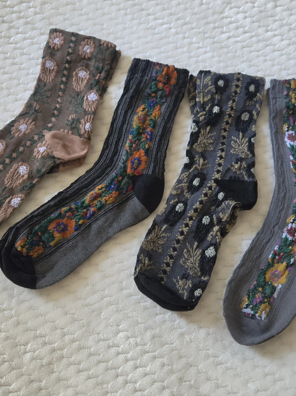 WOW 4 Pack of Embroidered Floral Crew Socks - Brown & Gray